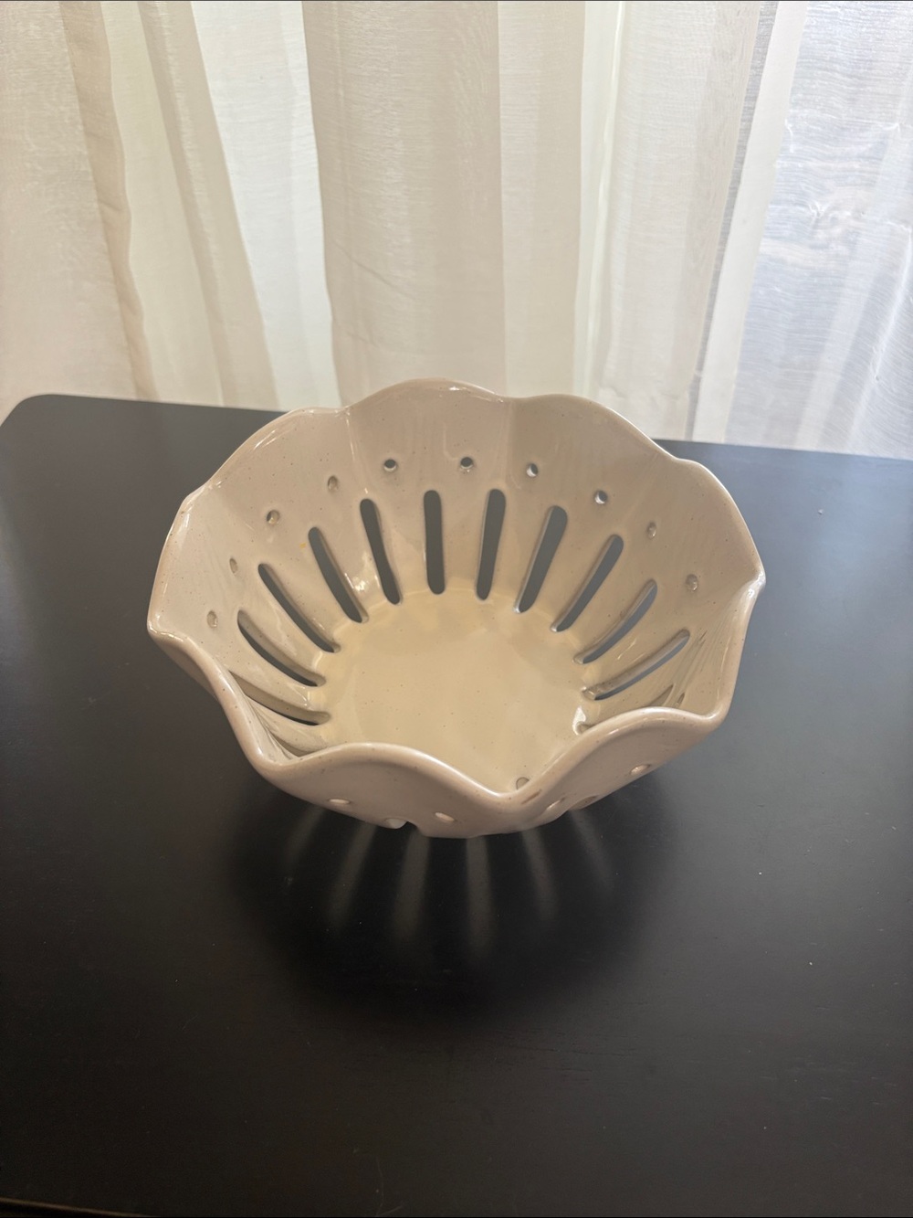 Decorative Ceramic Bowl - Cream Scalloped Design Berry Bowl